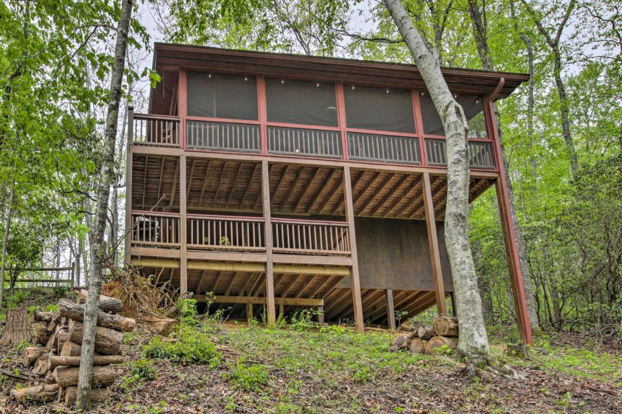 Peaceful Blue Ridge Cabin With Decks And Fire Pit Exterior foto